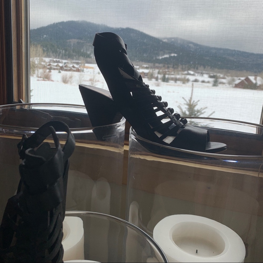 Vince Camuto open toe black fun